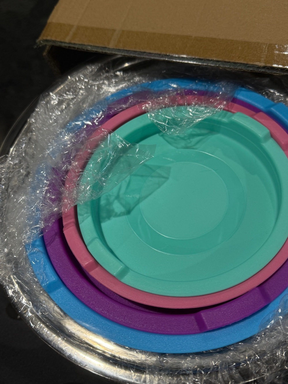 NIB Stackable Mixing Bowls - Picture 2 of 5